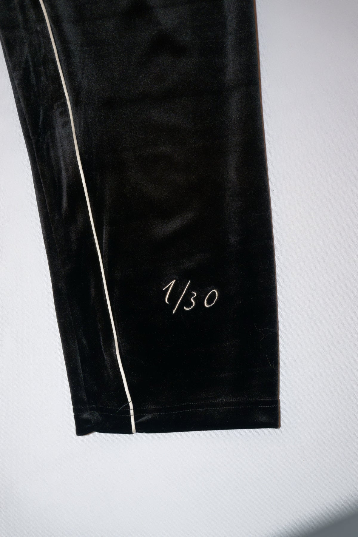 Ensemble en velours VENYCE — numérotation 1/30