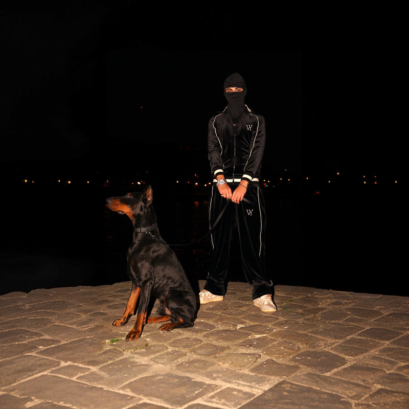 Ensemble en velours VENYCE porté, lookbook de nuit