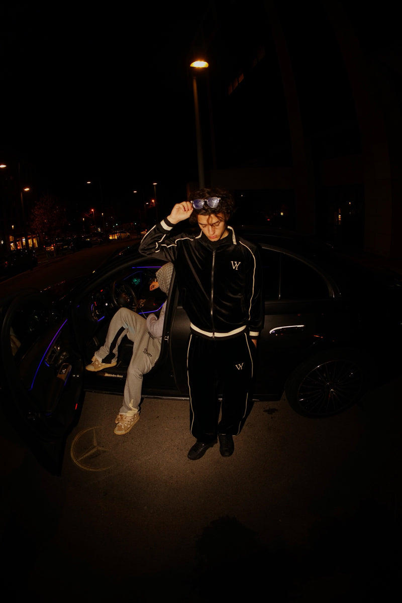 Ensemble en velours VENYCE porté, lookbook de nuit